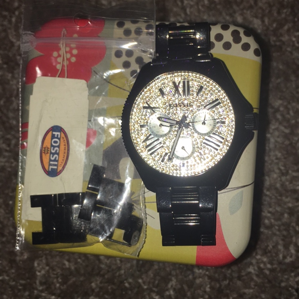 fossil black watch with gems- Must Go 🌞🌞!